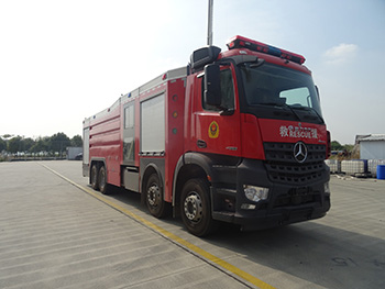 进口18吨泡沫消防车 CLW5370GXFPM180